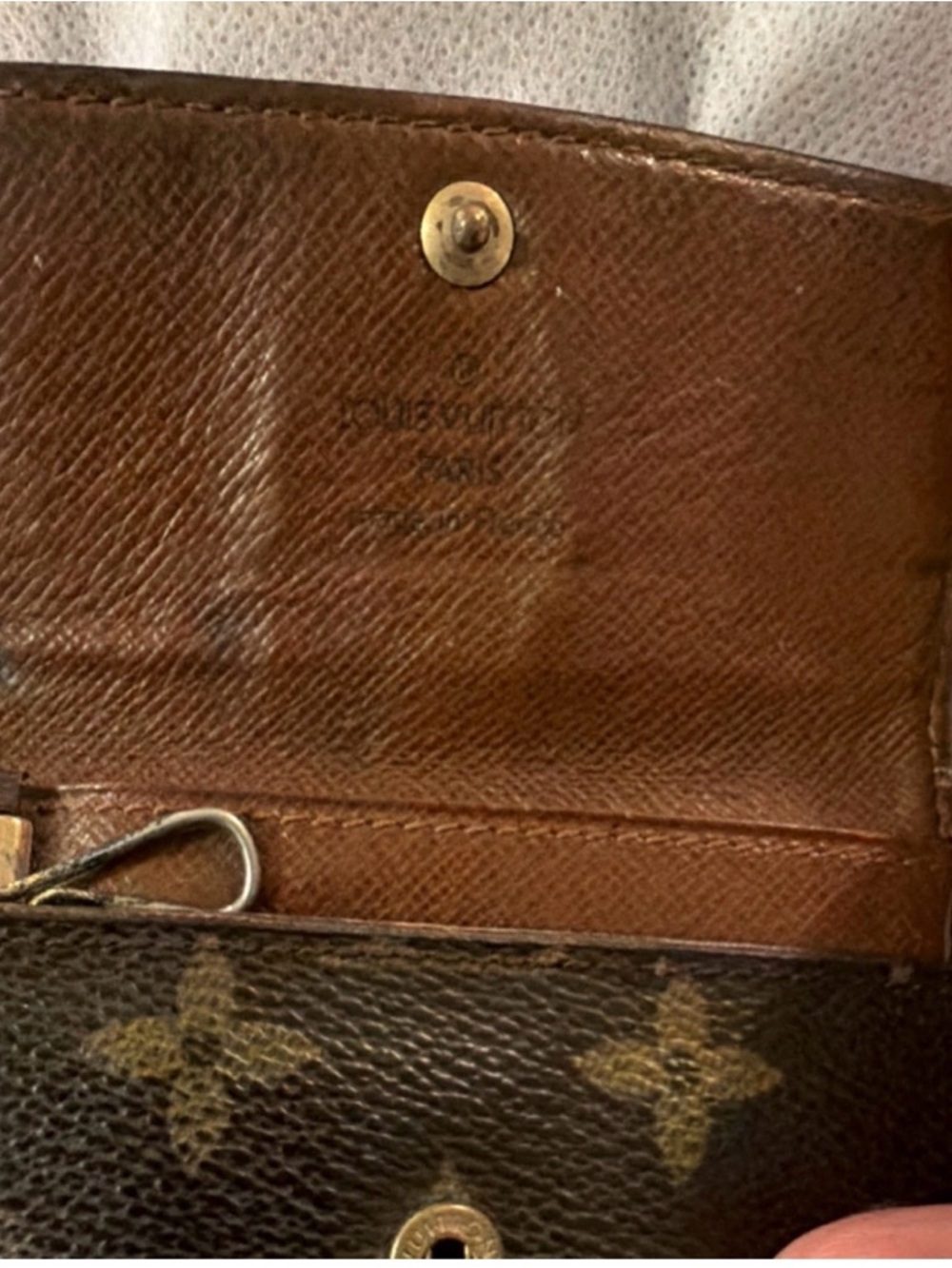 Vintage Louis Vuitton Monogram 6-Key Holder – Authentic - Picture 3 of 8
